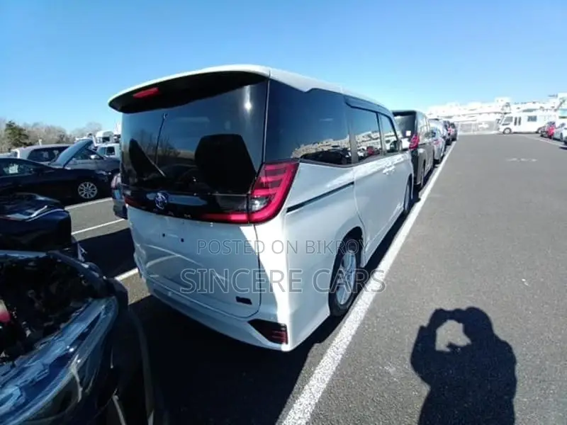 Toyota Noah SG HYB 30000 KM 2022