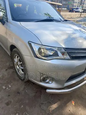 Toyota Axio . 2012
