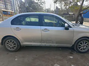 Toyota Axio . 2012