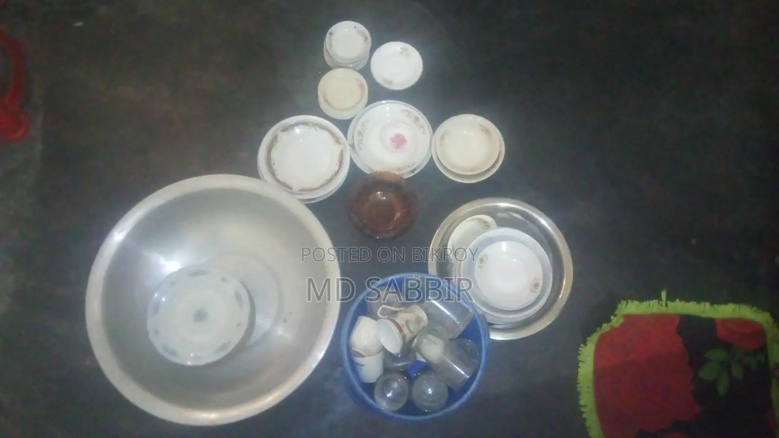 থালা বাসনের সেটগুলা বিক্রি করা হবে