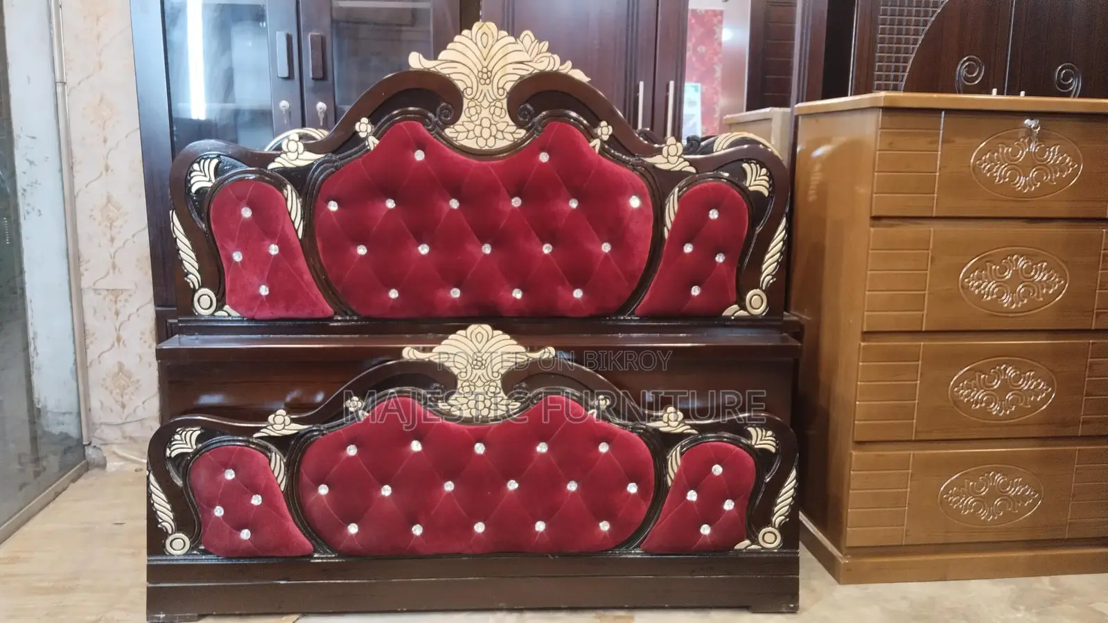 NEW BED 5/7 FEET VELVET. M # 5569
