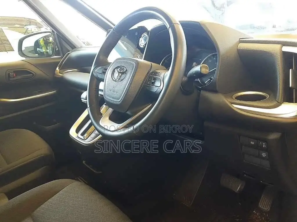 Toyota Noah Sg. 4.5 Grade 2022