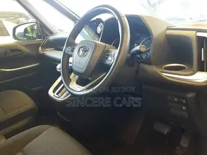 Toyota Noah Sg. 4.5 Grade 2022