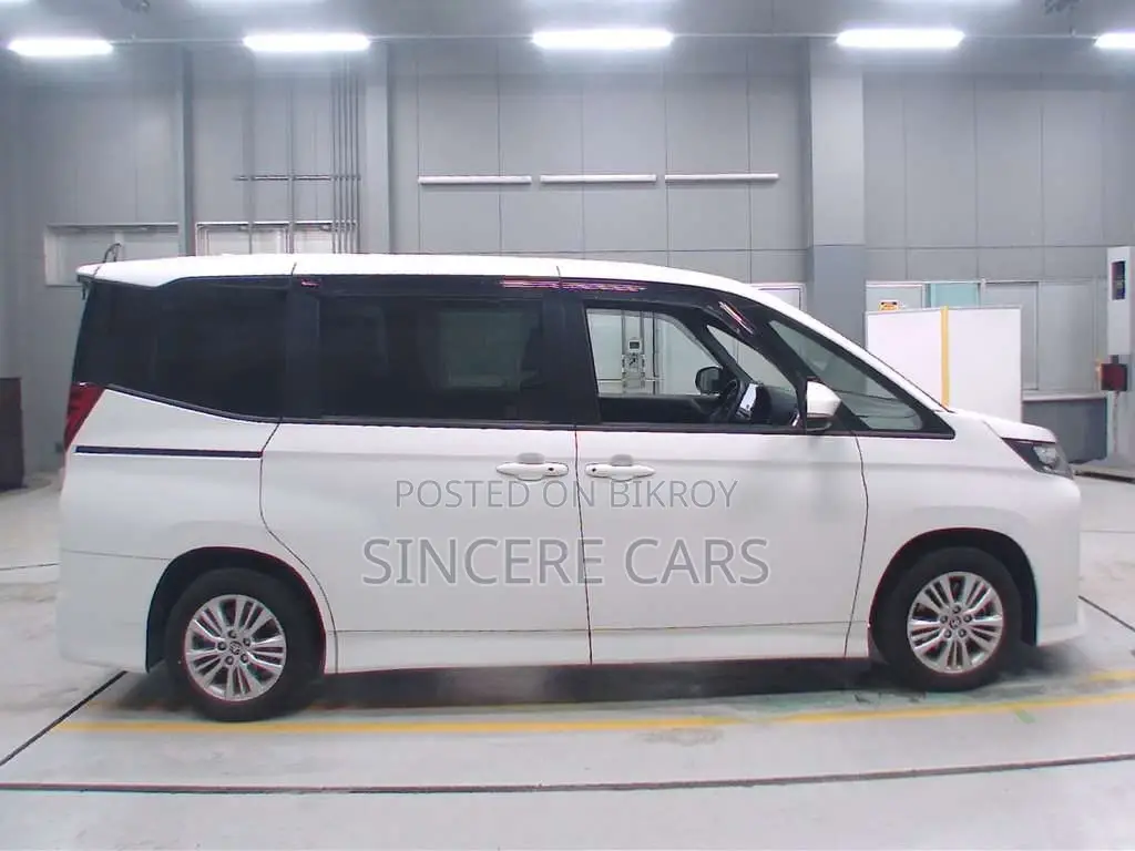 Toyota Noah Sg. 4.5 Grade 2022