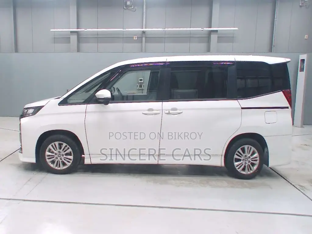 Toyota Noah Sg. 4.5 Grade 2022