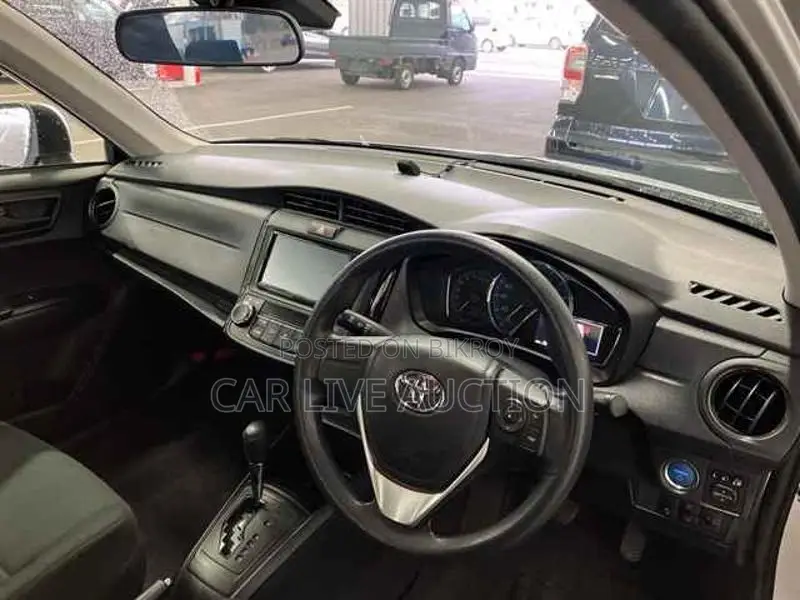 Toyota Axio HYBRID EX 2021