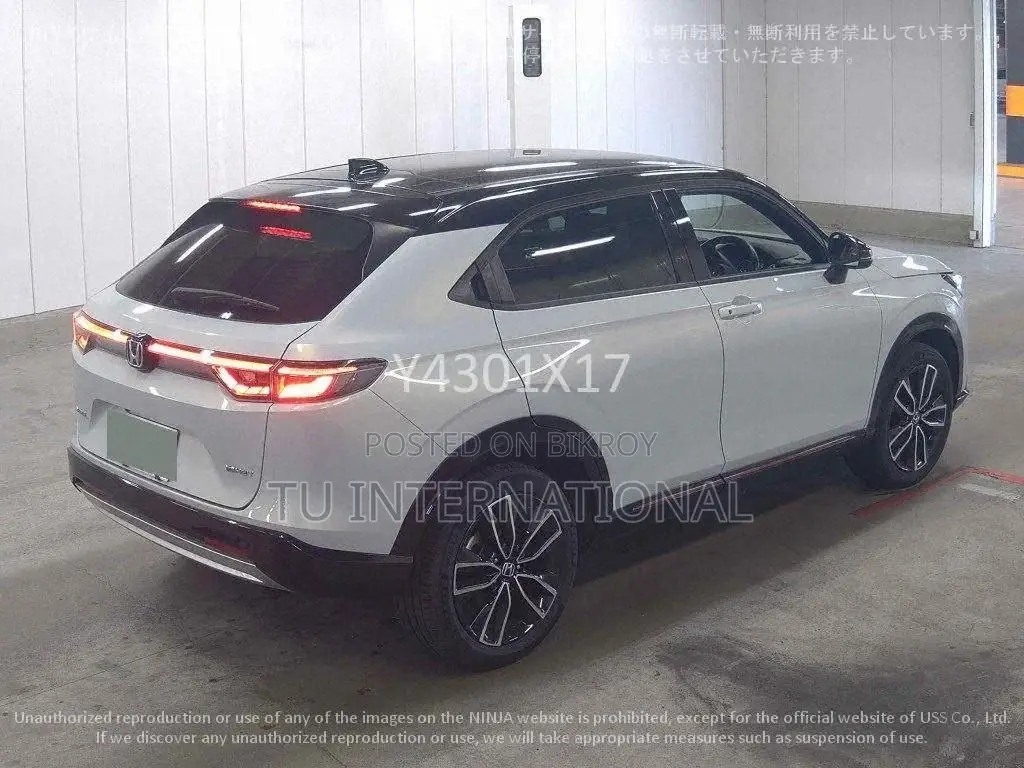 Honda Vezel PANORAMIC ROOF PUSH 2022