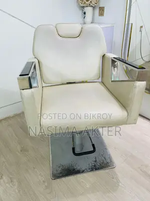 Parlor Makeup Chair