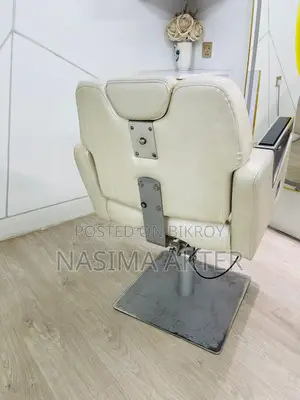 Parlor Makeup Chair
