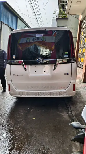 Toyota Esquire GI PREMIUM HYBRID 2020