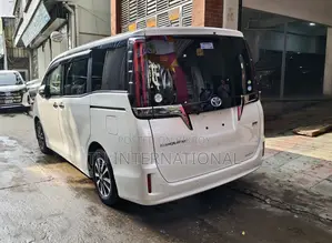Toyota Esquire GI PREMIUM HYBRID 2020