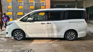 Toyota Esquire GI PREMIUM HYBRID 2020
