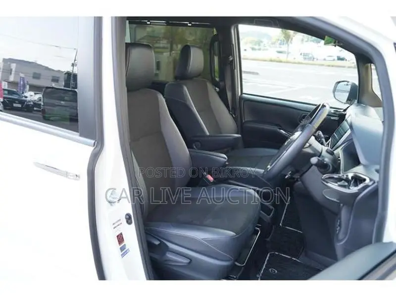 Toyota Noah Hybrid SI WxB 2021