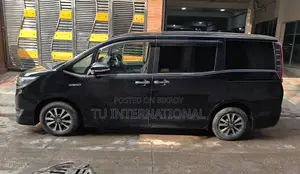 Toyota Esquire GI PREMIUM HYBRID 2020