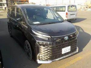 Toyota Voxy sz p a c k g e 2023