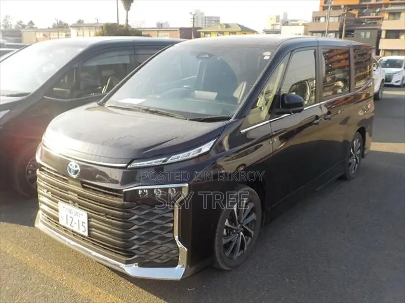 Toyota Voxy sz p a c k g e 2023