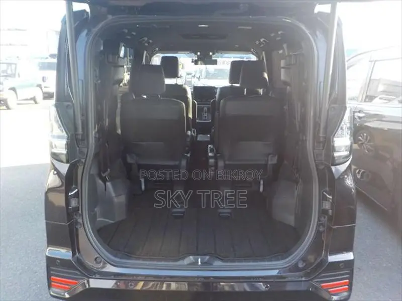 Toyota Voxy sz p a c k g e 2023