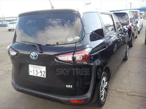 Toyota Sienta G Cuero 2020