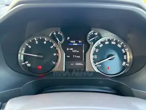 Toyota Land Cruiser Prado TXL 2023