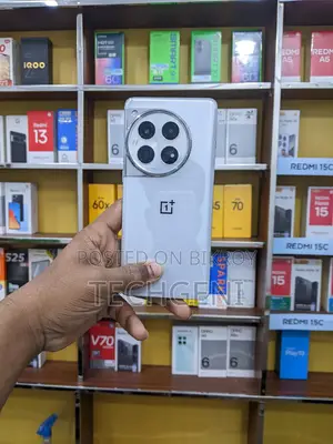 OnePlus 12 (12/256) gb (Used)