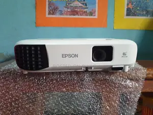 Epson CB-E10 Projector