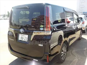 Toyota Esquire Hybrid Gi Premium 2019
