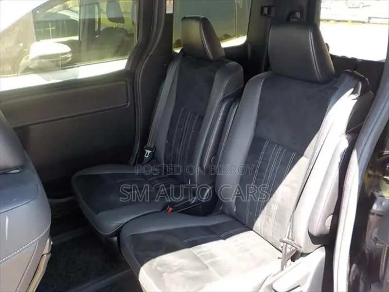 Toyota Esquire Hybrid Gi Premium 2019