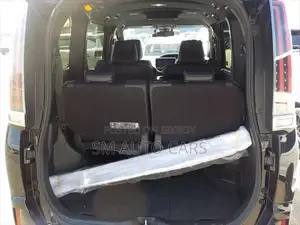 Toyota Esquire Hybrid Gi Premium 2019