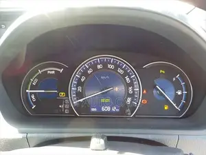 Toyota Esquire Hybrid Gi Premium 2019
