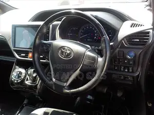 Toyota Esquire Hybrid Gi Premium 2019