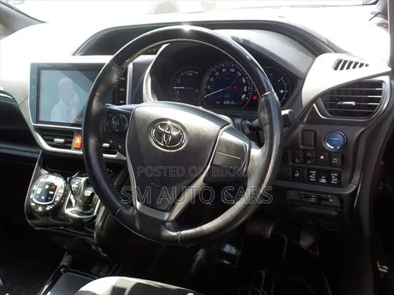 Toyota Esquire Hybrid Gi Premium 2019