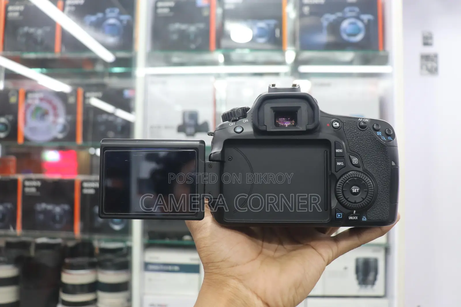 Canon 60D camera with 18-55mm kit lens (Display fully functional)