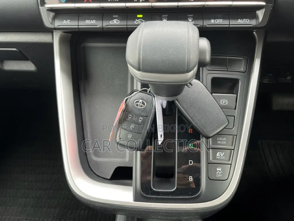 Toyota Noah S-G 2022
