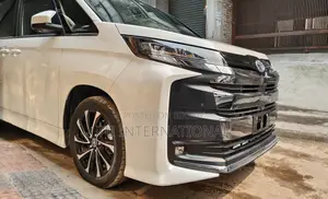 Toyota Noah HYBRID PUSH SZ 2022