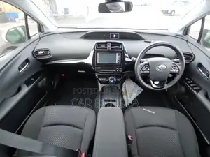 Toyota Prius S 2022