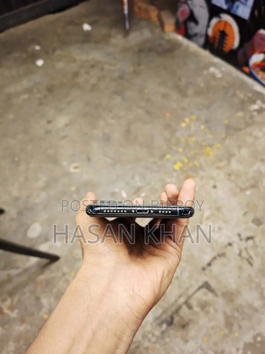 Apple iPhone 11 Pro Max . (Used)