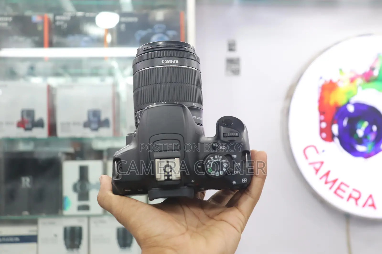 Canon 700D camera with 18-55mm kit lens (Display fully functional)