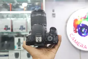 Canon 700D camera with 18-55mm kit lens (Display fully functional)