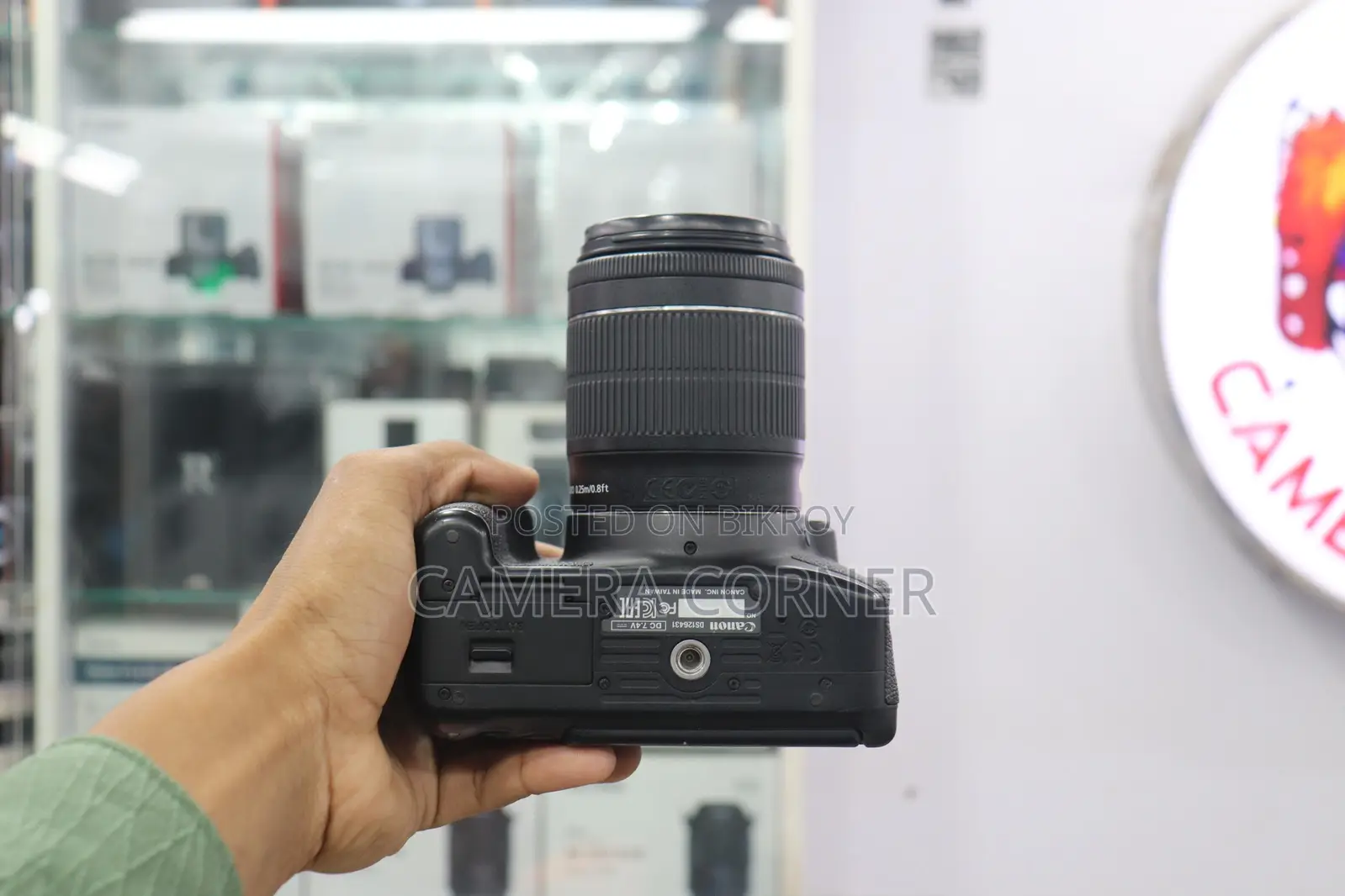 Canon 700D camera with 18-55mm kit lens (Display fully functional)
