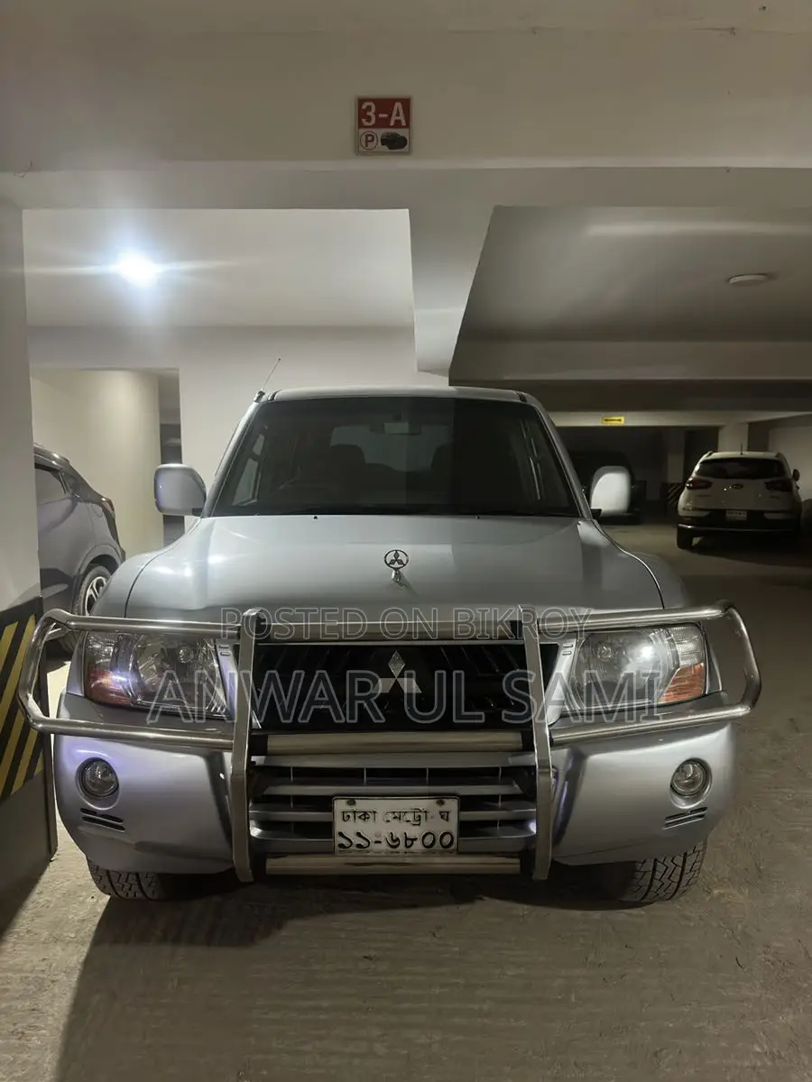 Mitsubishi Pajero 2005