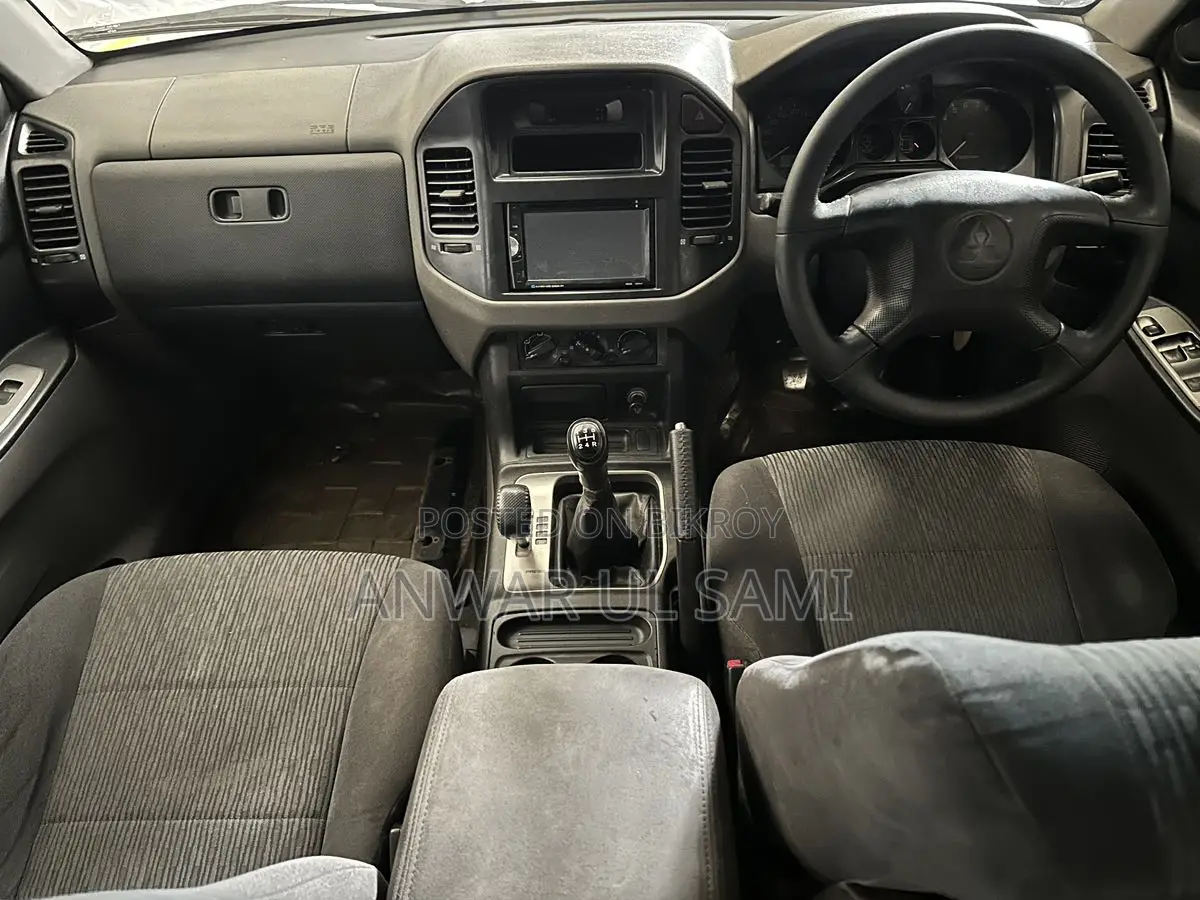 Mitsubishi Pajero 2005