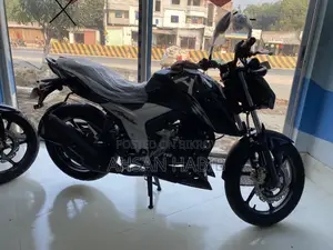 TVS Apache RTR 160 . 2025
