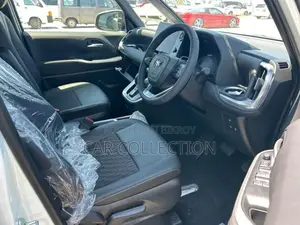 Toyota Noah S-Z 2025