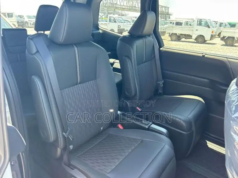 Toyota Noah S-Z 2025