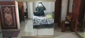 কাস্টম মেড আলমারি