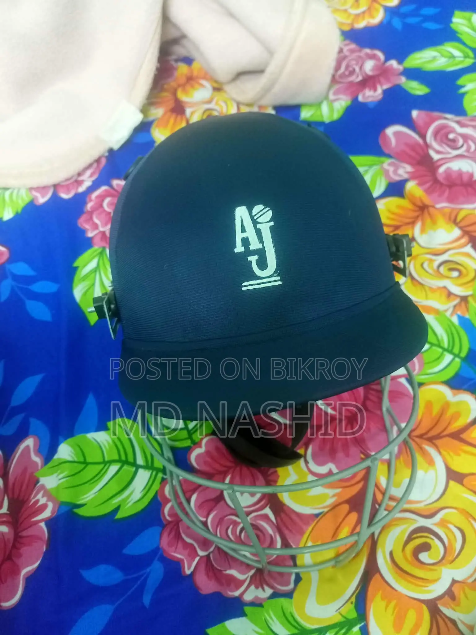 Cricket Pad, Helmet