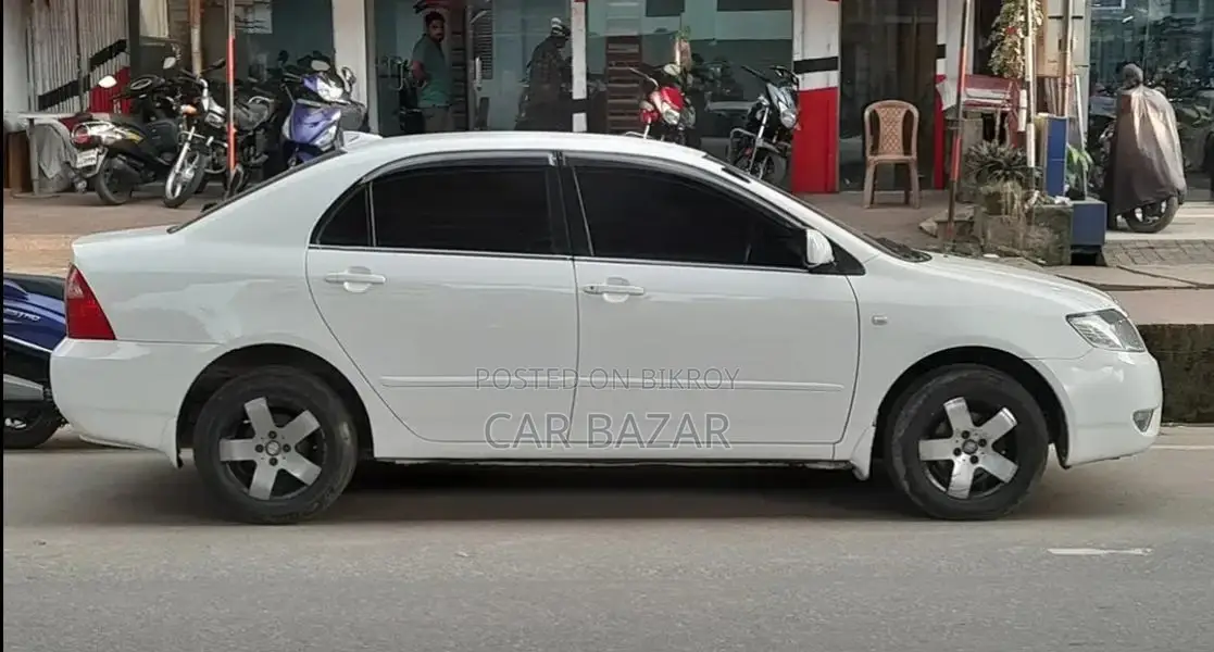 টয়োটা করোল্লা সেডান ২০০৪ সাদা
