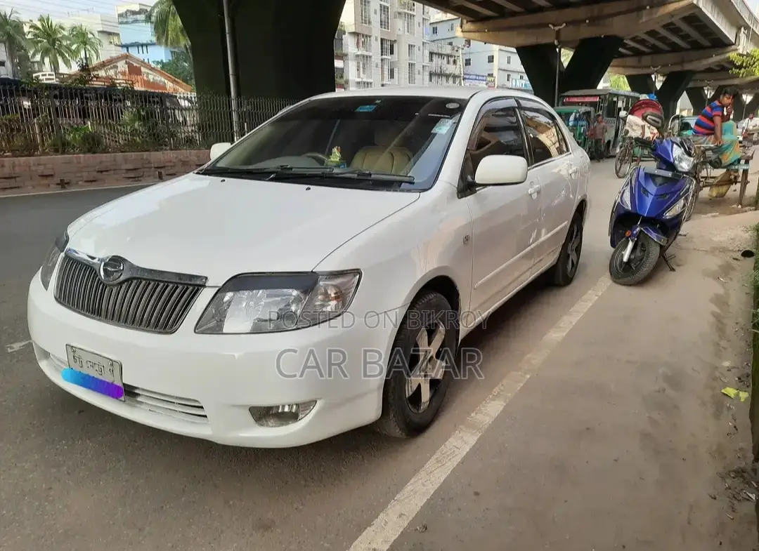 টয়োটা করোল্লা সেডান ২০০৪ সাদা