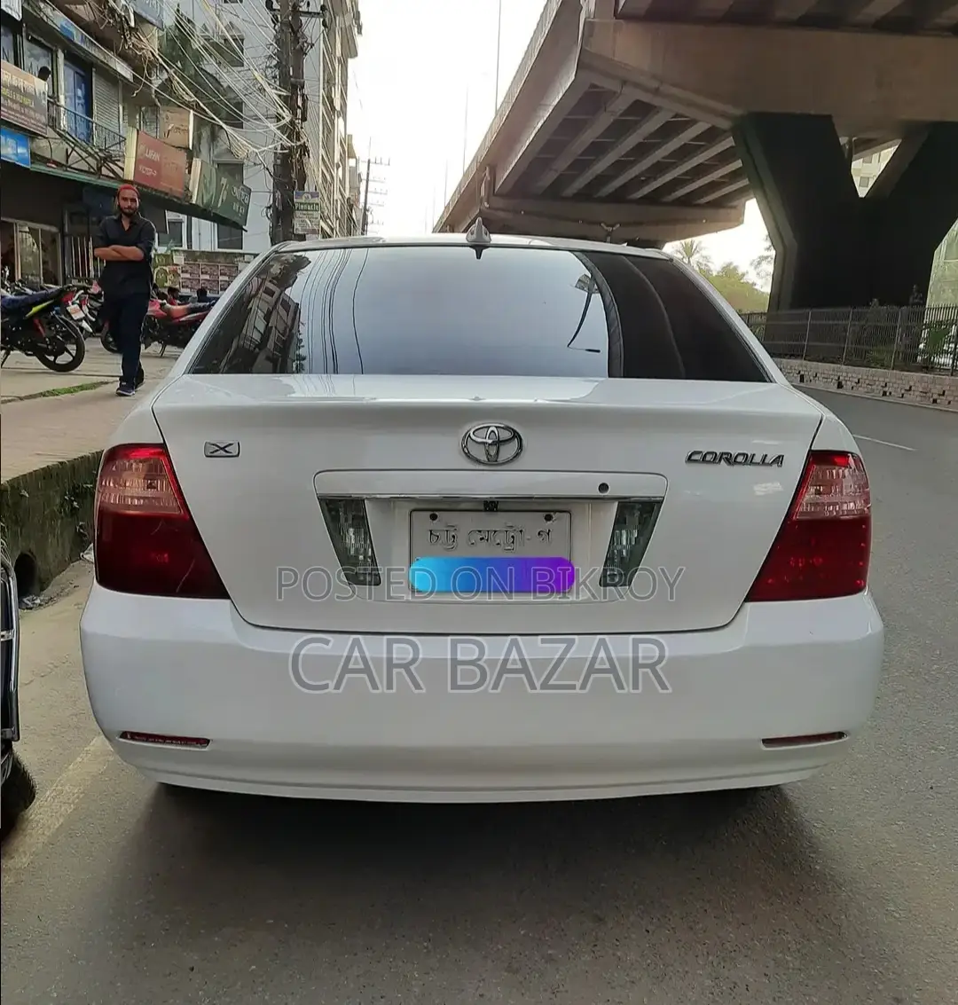 টয়োটা করোল্লা সেডান ২০০৪ সাদা