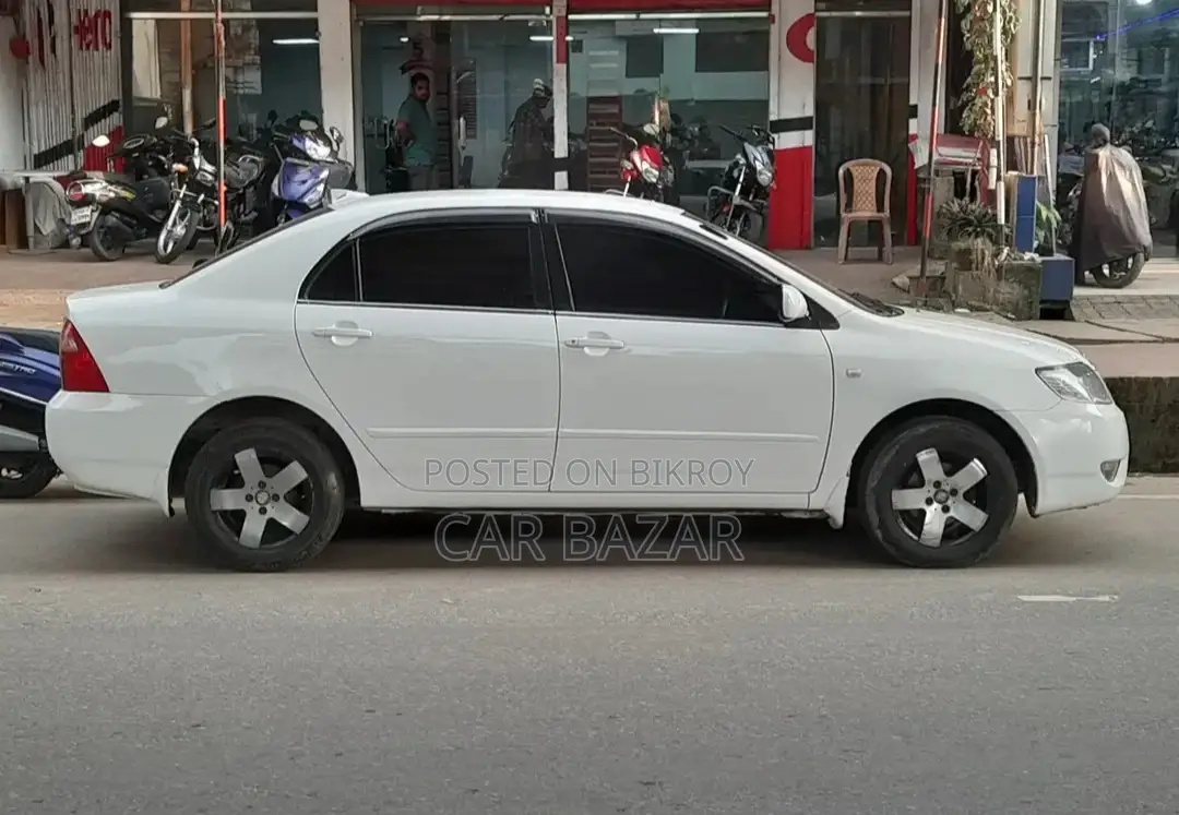 টয়োটা করোল্লা সেডান ২০০৪ সাদা
